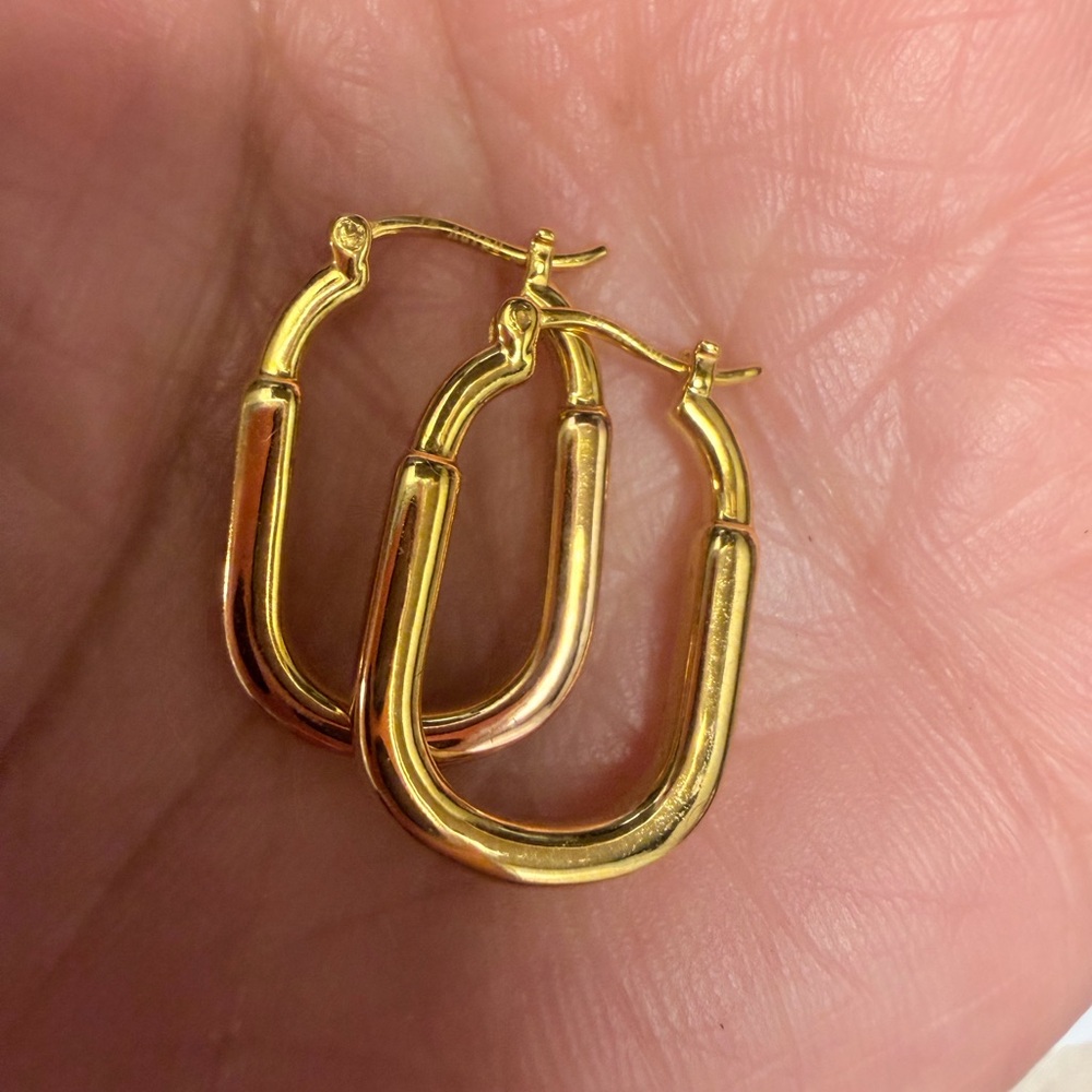 18K / 750g Gold Oval Hoop Earrings / 1.2g